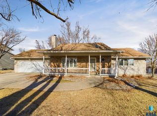 2904 E 52nd St, Sioux Falls, SD 57103