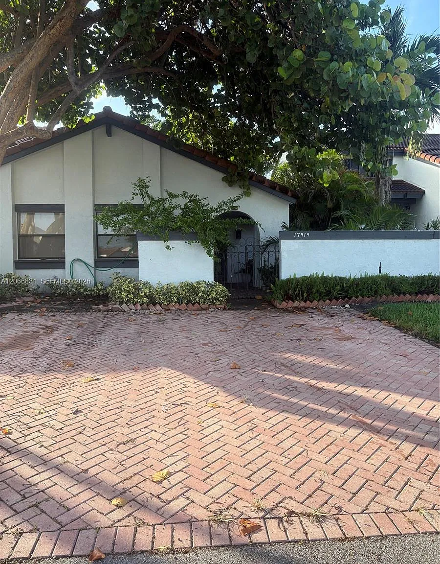 The Moors Townhouses — Photo 2