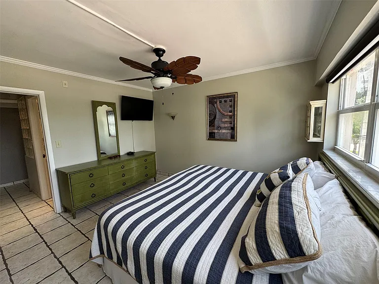 95 N Birch Rd #301 — Photo 7