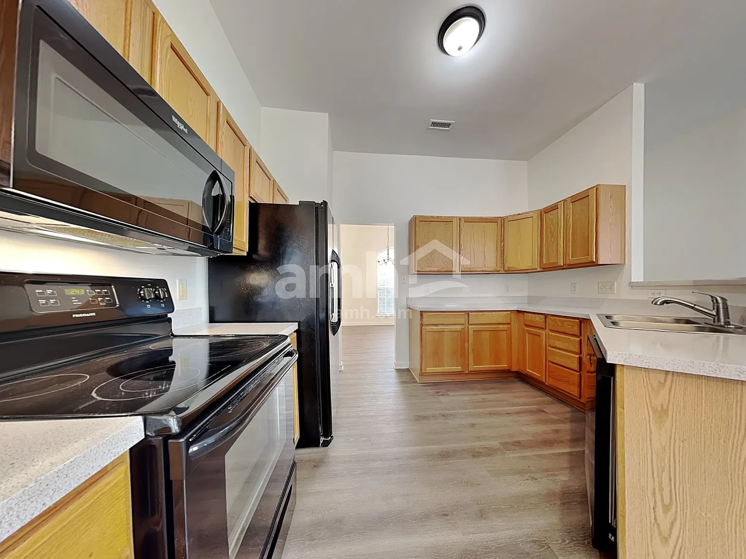 3 bed, 2.5 bath, 1774 sqft, $2,185 — Photo 3