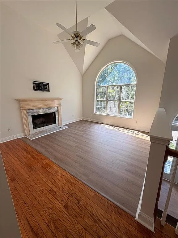 3 bed, 2.0 bath, 2200 sqft, $2,200 — Photo 4