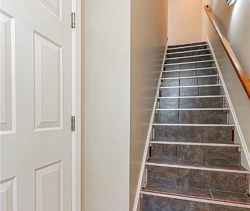 3rd image of 1496 Huntington Ln