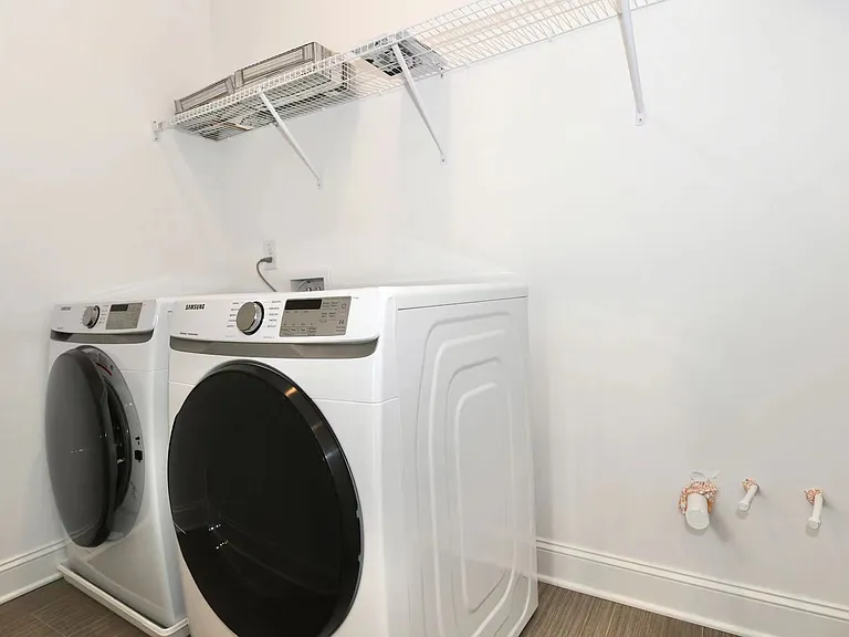 6574 Beacon Dr — Photo 24
