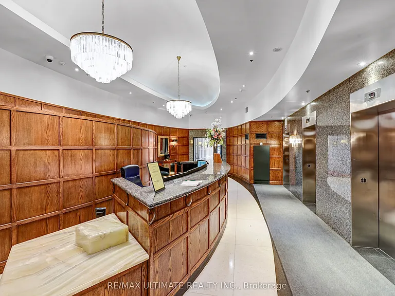 102 Bloor St W #605 — Photo 21