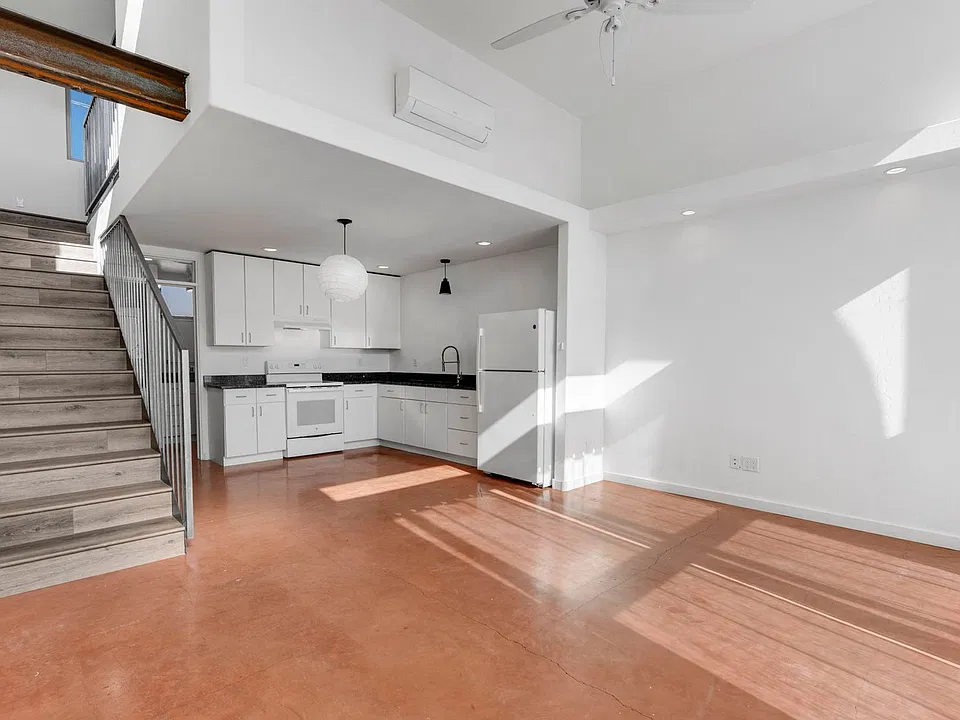 200 Cornell Dr SE