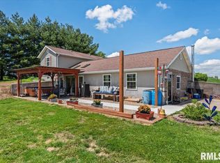 881 NE 1300th St, Roodhouse, IL 62082