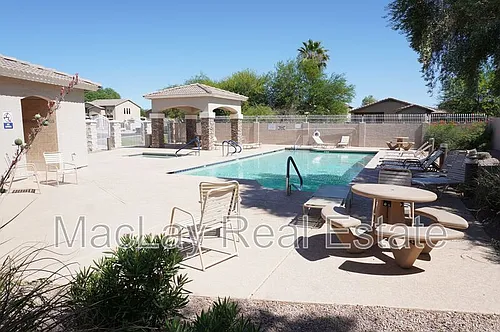203 W Cedar Dr Photo 1