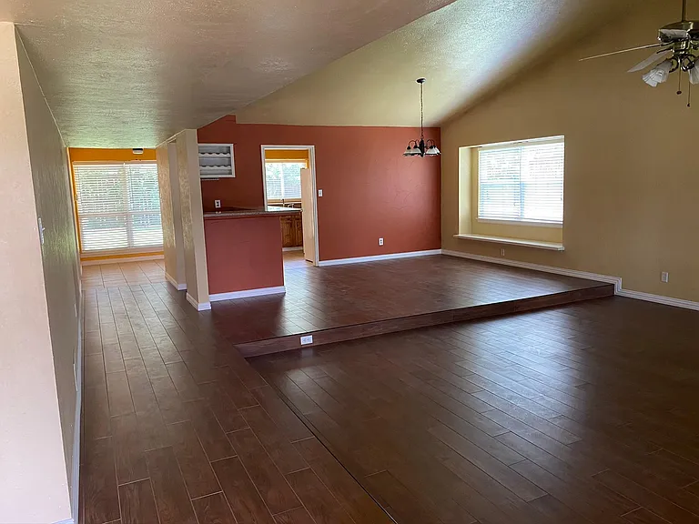 1325 Kesser Dr — Photo 4