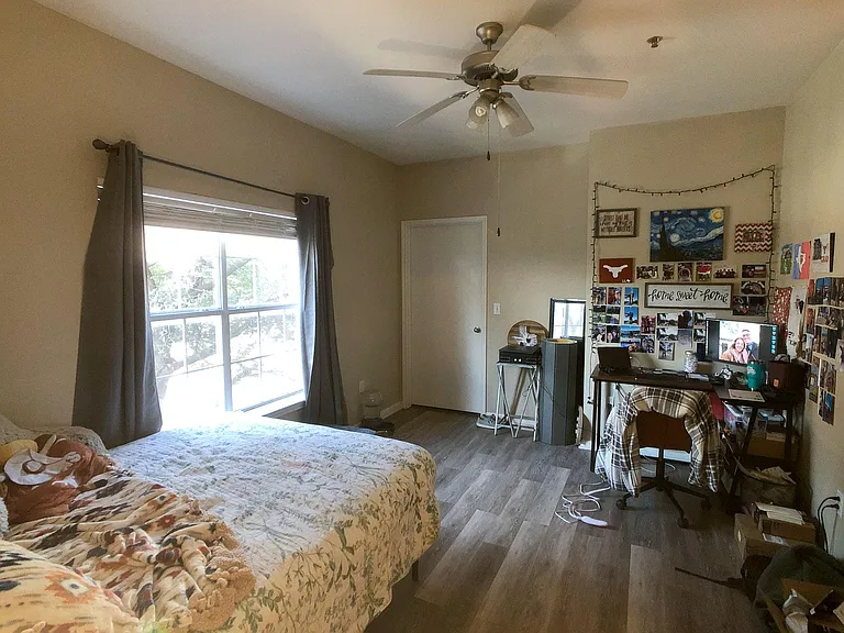 1023 W 24th St #901 — Photo 6