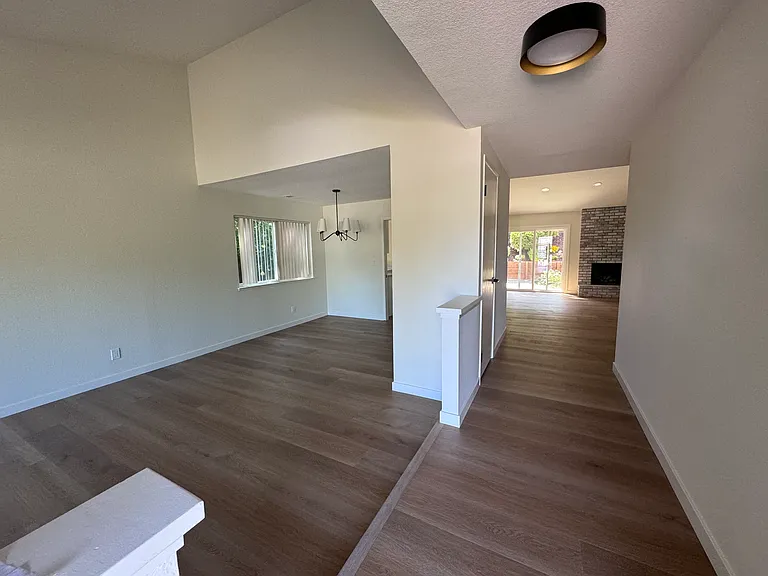 953 Center Ct — Photo 4