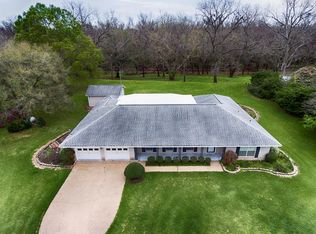 330 Westwood Rd, Angleton, TX 77515