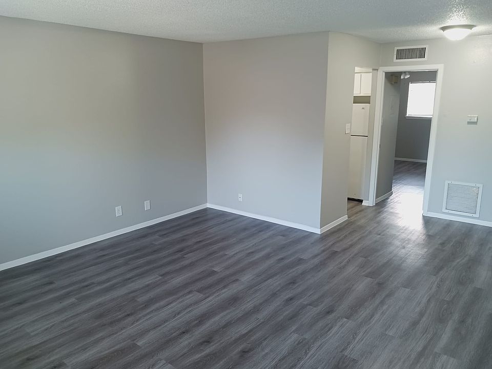 1st image of 1700 W McIntyre St #9