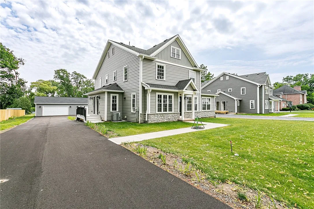 3 bed, 3.5 bath, 3072 sqft, $2,800 — Photo 1