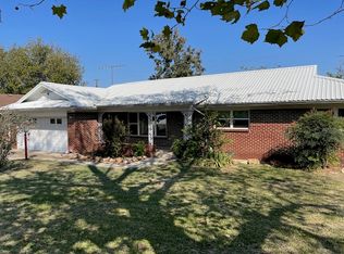 1403 S Cliff St, Decatur, TX 76234