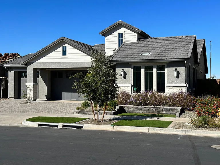9616 E Rainbow Ave — Photo 2
