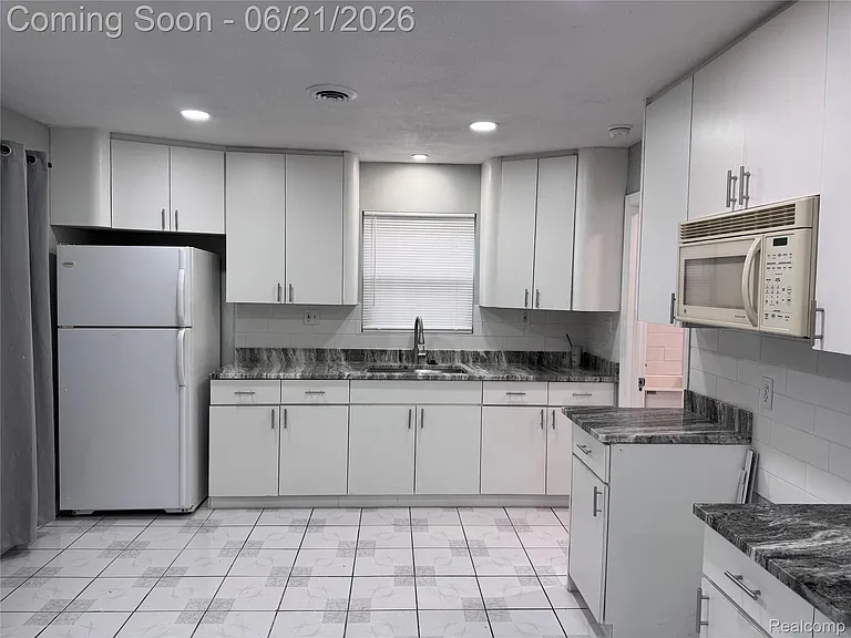 1412 E Goulson Ave — Photo 6
