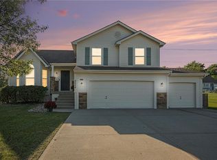9604 N Highland Ter, Kansas City, MO 64155