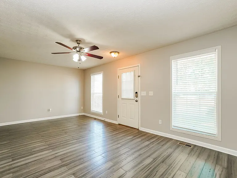 848 Wallinger Dr — Photo 7