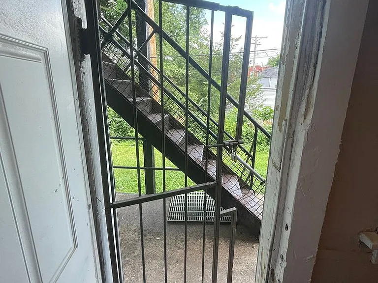 4010 Pennsylvania Ave — Photo 10