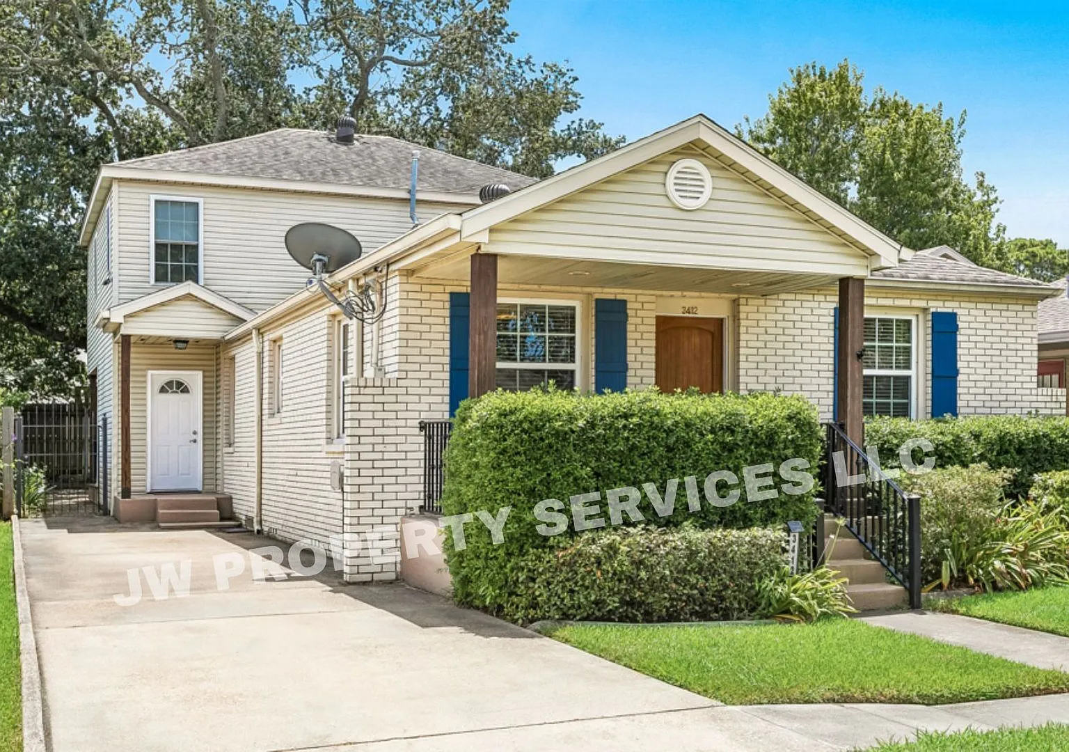 New Spacious & Cozy 4-Bedroom Home — Photo 1
