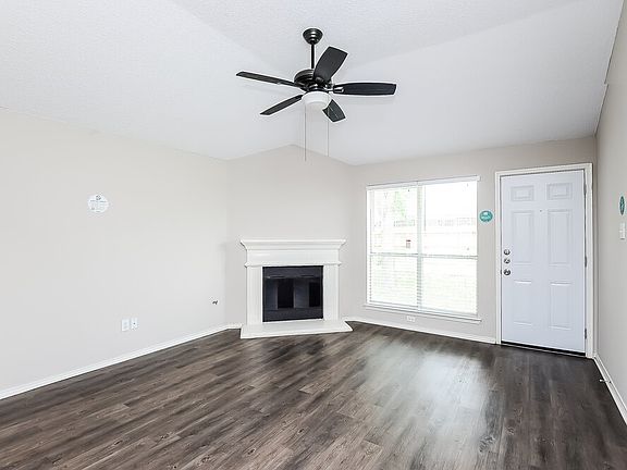 3rd image of 10244 Cypress Hills Dr