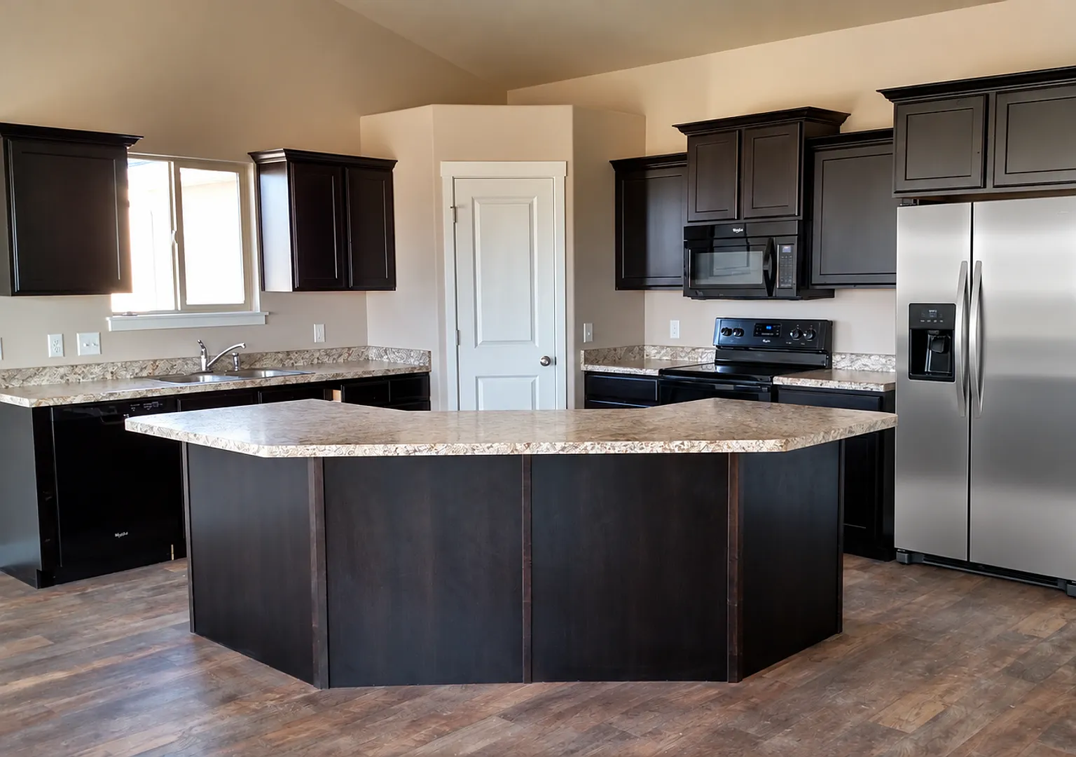 Available 10/15 Spacious 3-Bedroom Home With 3-Car Garage — Photo 3