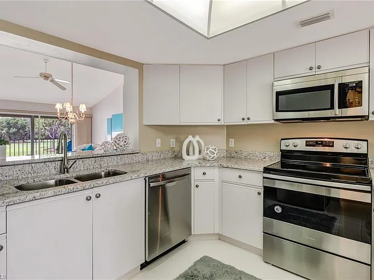 6240 Bellerive Ave #6606 — Photo 42