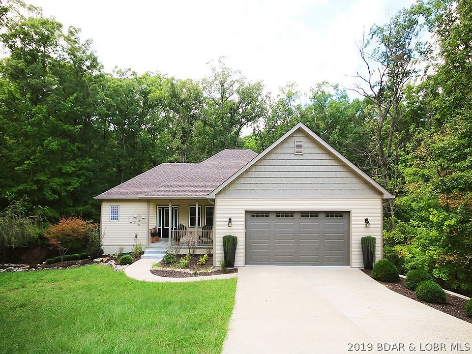 1st image of 121 E Lake Court Porto
