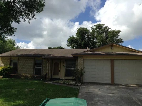 213 Royal Dr, Converse, TX 78109