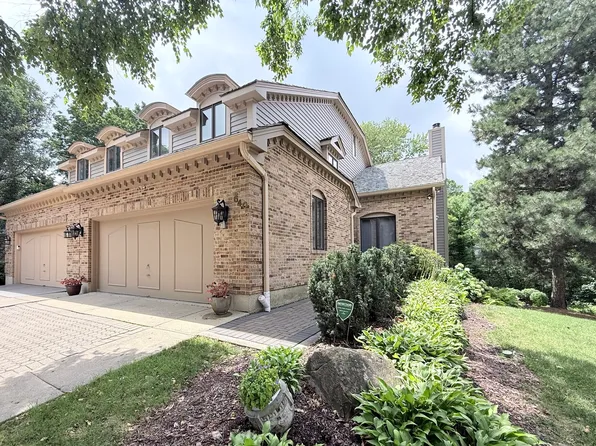 640 Walnut Oaks Dr, Roselle, IL 60172