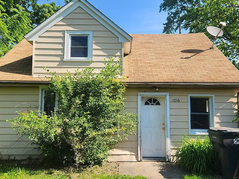 1016 Voorheis Rd — Photo 1