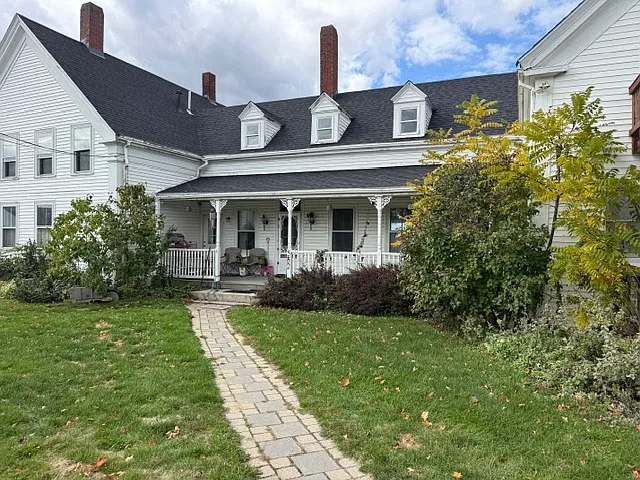552 Main St #3