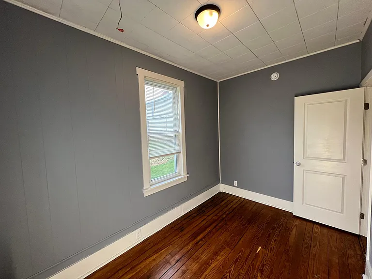 206 E Market St — Photo 9