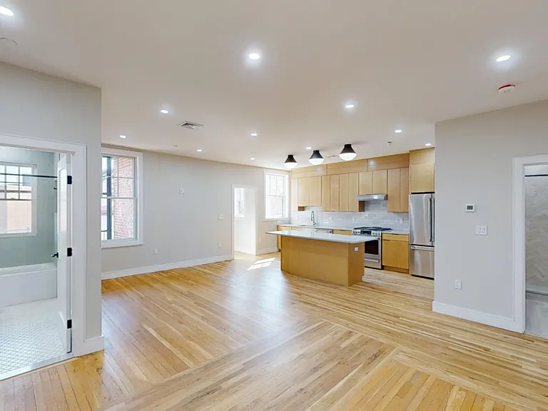145 Sutherland Rd #3 — Photo 2