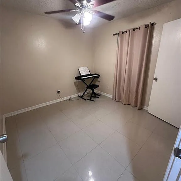907 E Pebble Dr — Photo 9