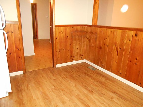 Eat-in Dining Area (in Kitchen)