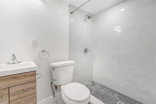 704 Palisade Ave #B — Photo 9