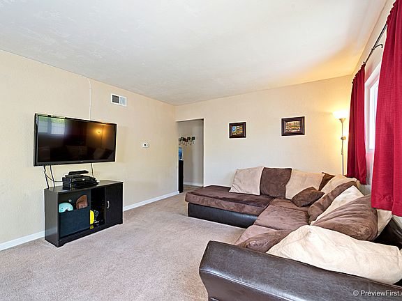 5th image of 3219 Carolyn Cir