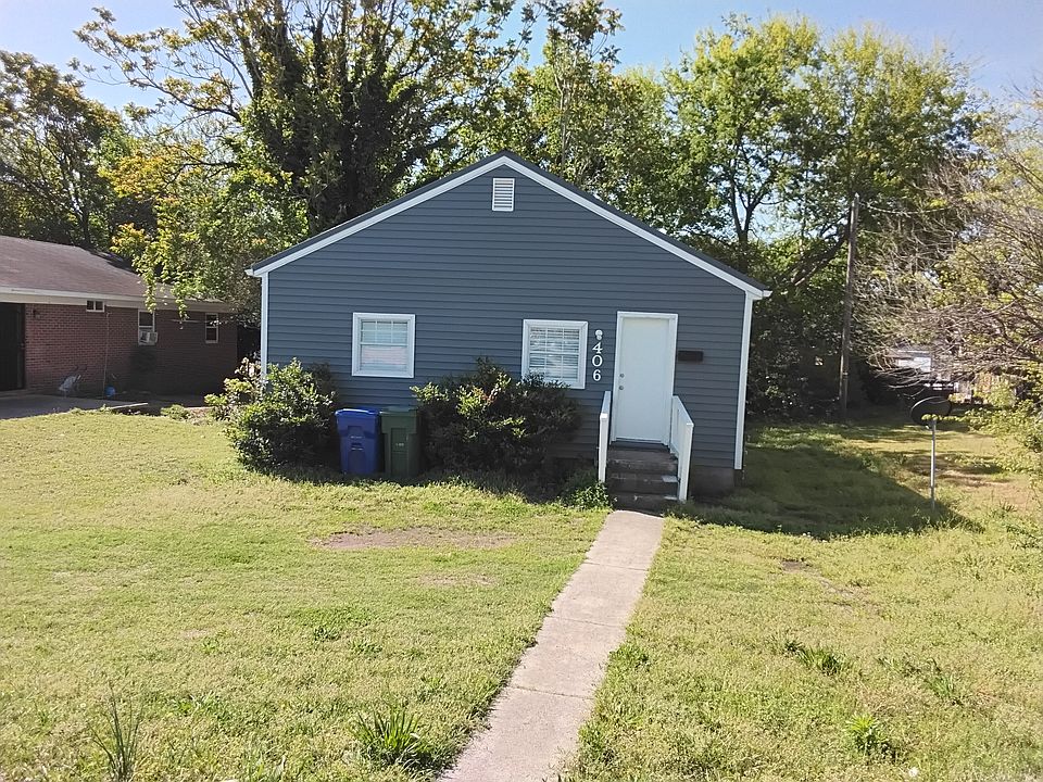 Spacious front yard