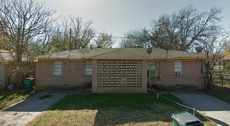 602 E 1st St #B — Photo 1