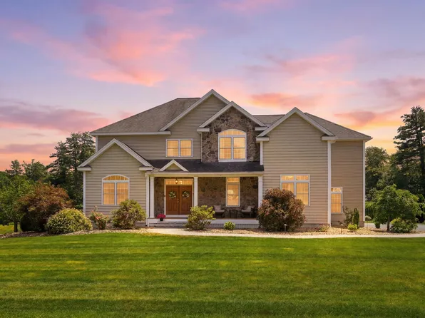 28 Lamplighter Lane, Salem, NH 03079