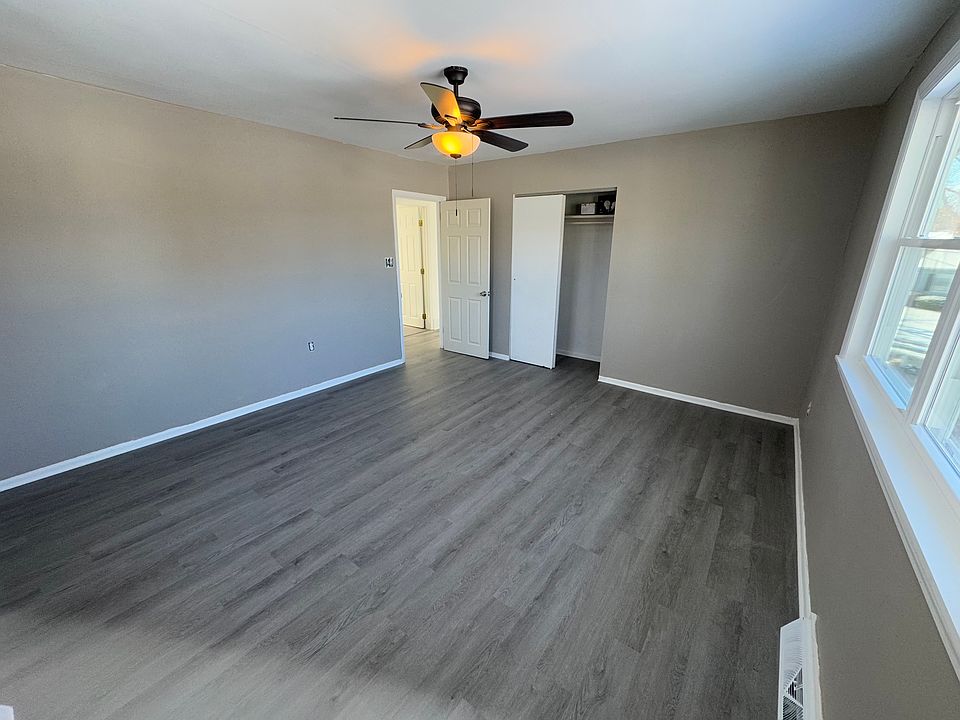 Large bedroom number 1 with closet space