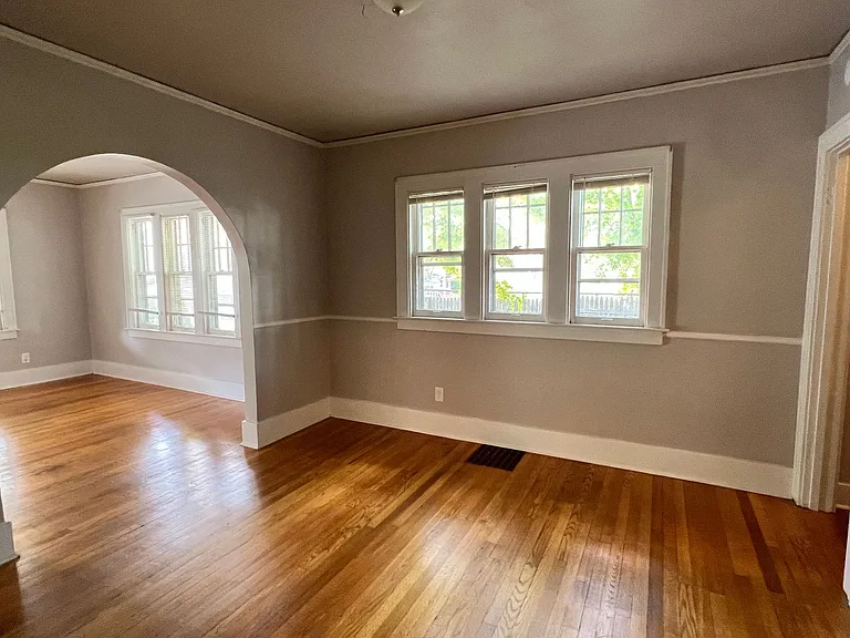715 Barnett St NE — Photo 4