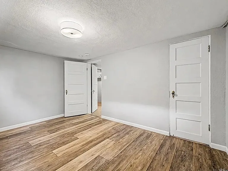 1405 Dexter St — Photo 18