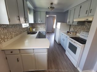 16 Nortonville Dr #5, Toronto, ON M1T 2G8