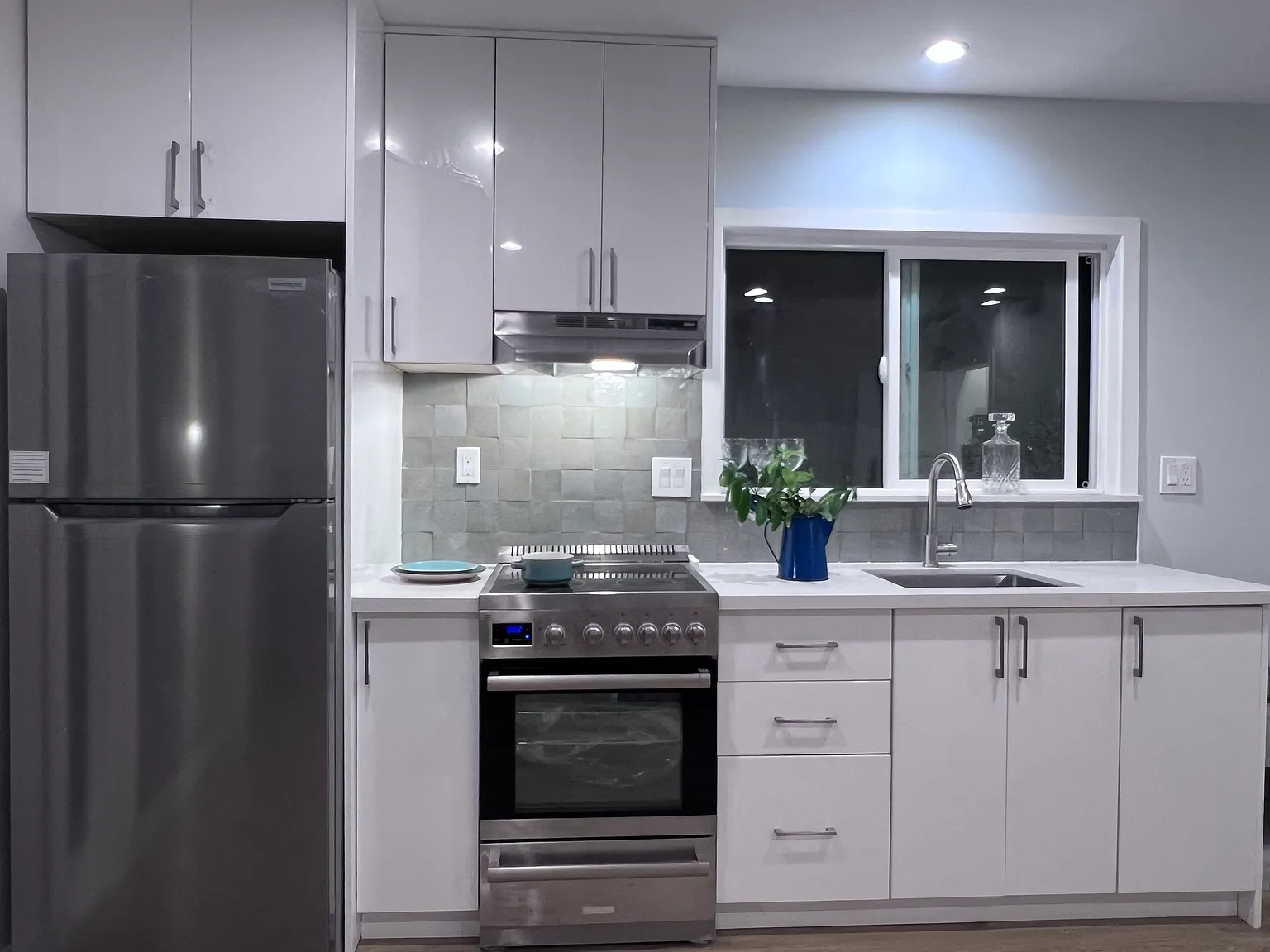 5444 Hazeltine Ave — Photo 1