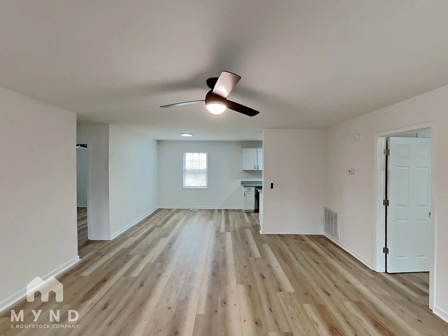 3 bed, 2.0 bath, 1184 sqft, $1,785 — Photo 4