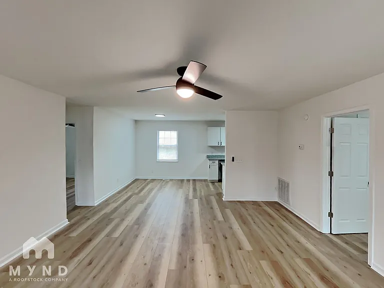 302 Clancy St — Photo 4
