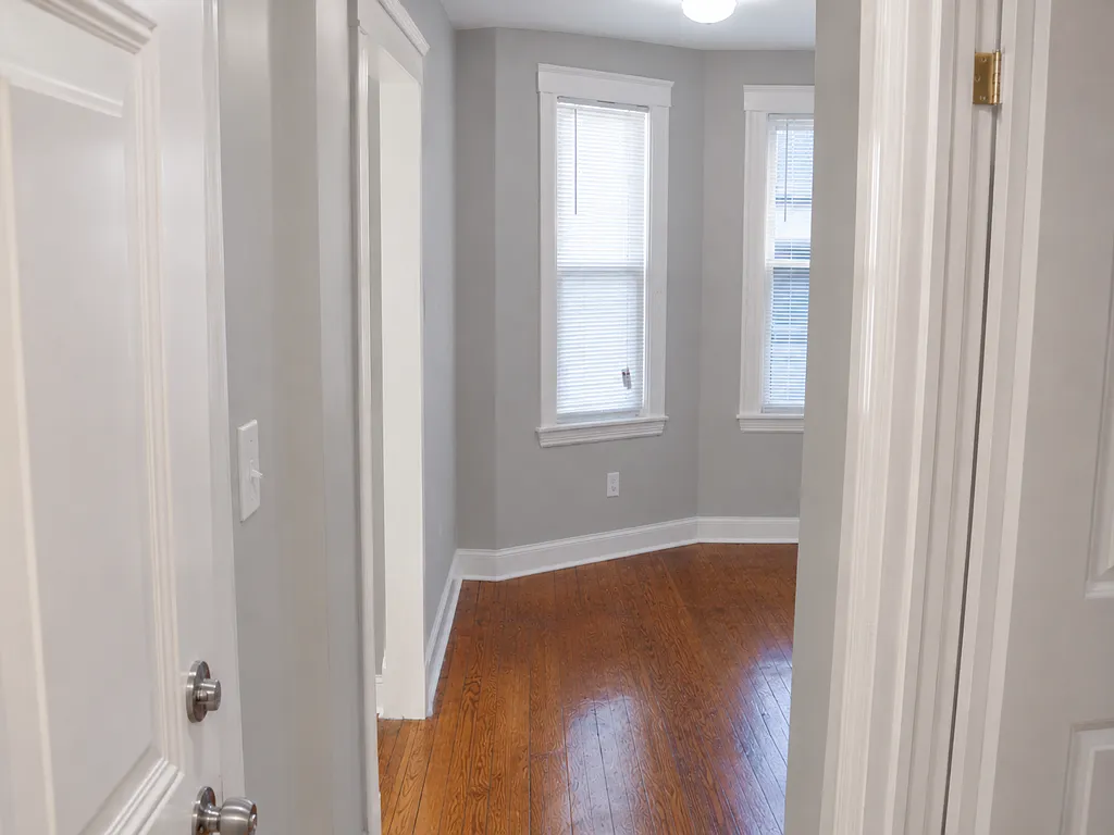Spacious 1,300 SF 3BR with In-Unit Laundry & Private Rear Deck — Photo 3