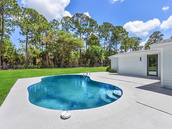 4th image of 8587 SW 18th Ave